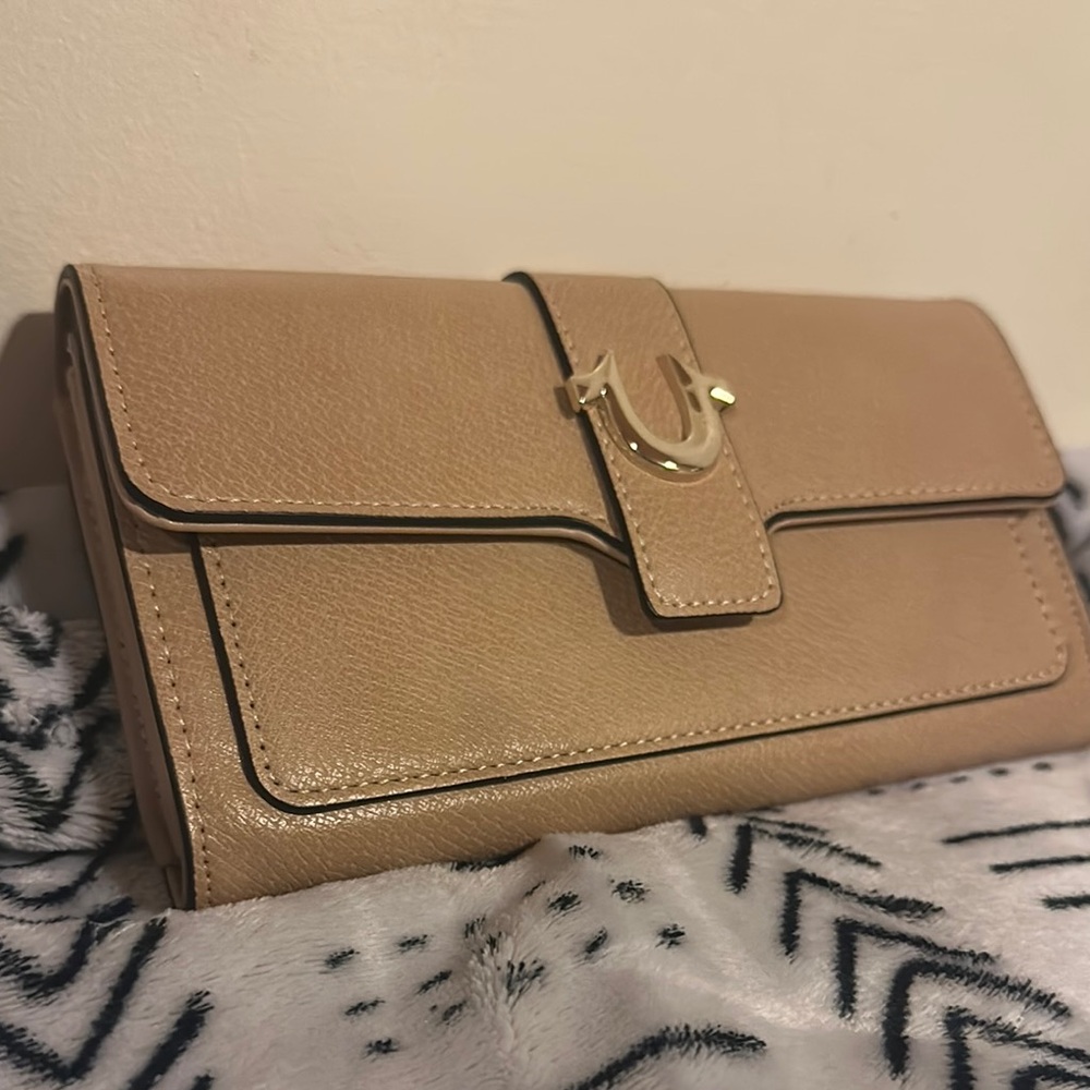 True Religion Women's Wallet, Horseshoe Logo Small Compact Clutch Purse